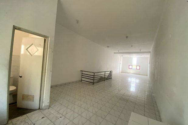 Ruko strategis ramai tengah kota Semarang dekat kampus Undip dekat pintu tol disewakan di jl raya Durian raya Banyumanik Semarang Selatan