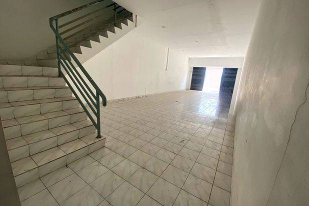 Ruko strategis ramai tengah kota Semarang dekat kampus Undip dekat pintu tol disewakan di jl raya Durian raya Banyumanik Semarang Selatan