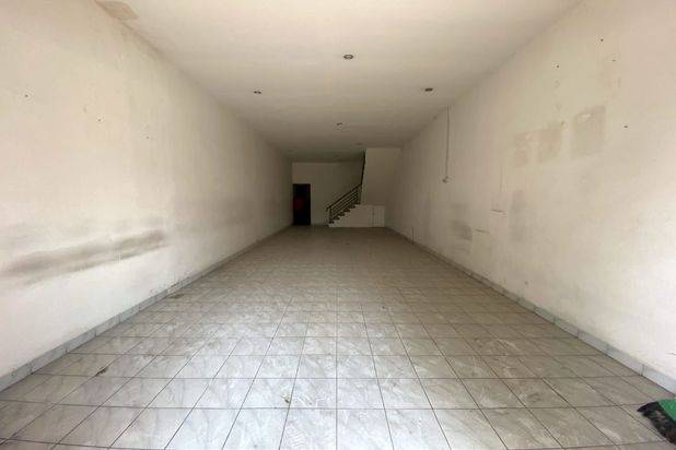 Ruko strategis ramai tengah kota Semarang dekat kampus Undip dekat pintu tol disewakan di jl raya Durian raya Banyumanik Semarang Selatan