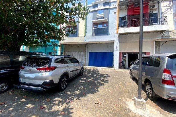 Ruko strategis ramai tengah kota Semarang dekat kampus Undip dekat pintu tol disewakan di jl raya Durian raya Banyumanik Semarang Selatan