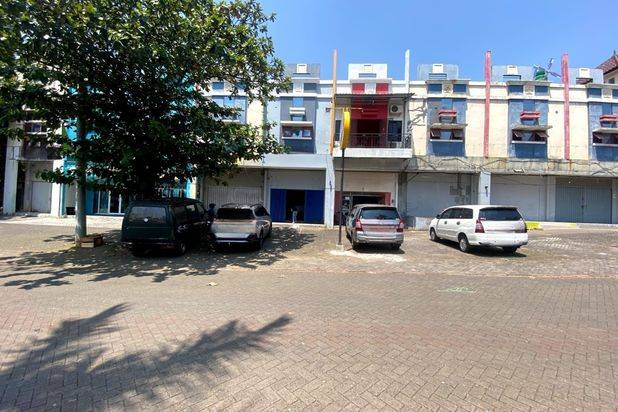 Ruko strategis ramai tengah kota Semarang dekat kampus Undip dekat pintu tol disewakan di jl raya Durian raya Banyumanik Semarang Selatan