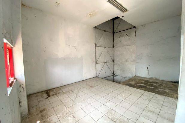 Ruko strategis ramai tengah kota Semarang dekat kampus Undip dekat pintu tol disewakan di jl raya Durian raya Banyumanik Semarang Selatan