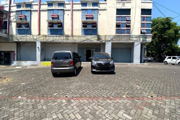 Ruko strategis ramai tengah kota Semarang dekat kampus Undip dekat pintu tol disewakan di jl raya Durian raya Banyumanik Semarang Selatan