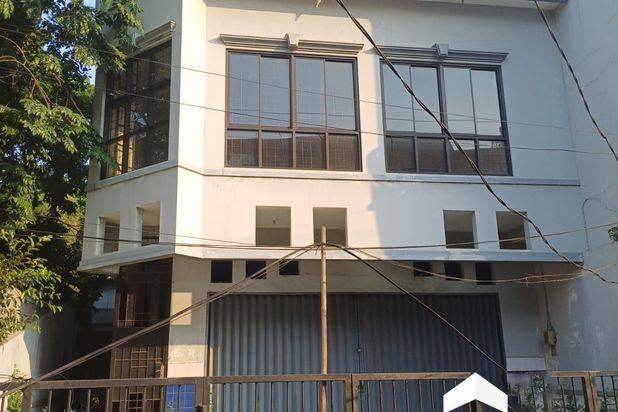Ruko strategis tengah kota Semarang ramai dekat LIK Kaligawe dekat pelabuhan stasiun dekat kota lama cocok untuk kantor gudang disewakan di jl raya Raden patah Semarang tengah