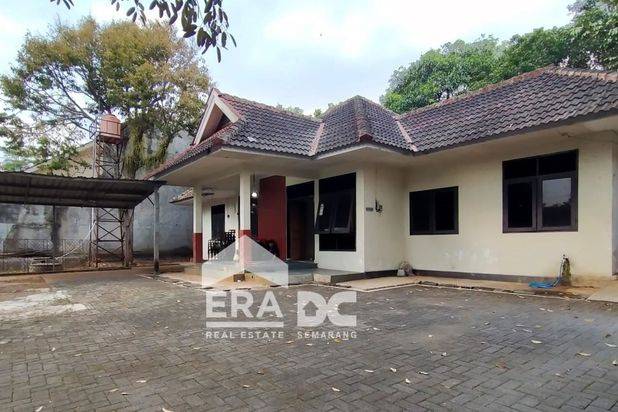 Rumah luas tengah kota Semarang cocok untuk kos dekat kampus Undip dekat tol dijual di Waru Banyumanik Semarang Selatan