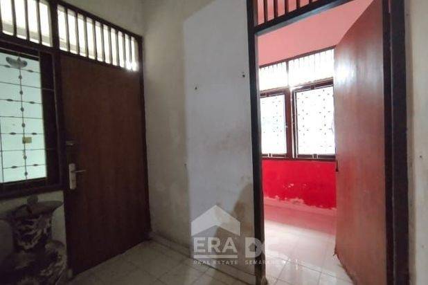 Rumah luas tengah kota Semarang cocok untuk kos dekat kampus Undip dekat tol dijual di Waru Banyumanik Semarang Selatan