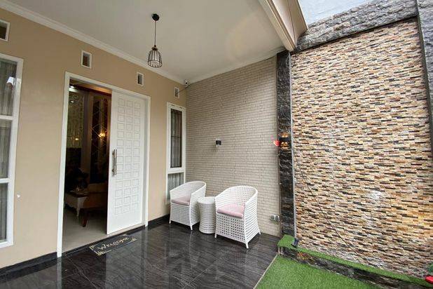 Dijual Murah Rumah Cantik 2 Lantai 5 Menit Suhat