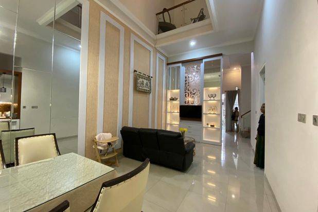 Dijual Murah Rumah Cantik 2 Lantai 5 Menit Suhat