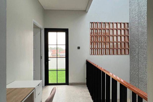 Rumah 2 Lantai Nyaman Furnished Dekat Tol di Depok