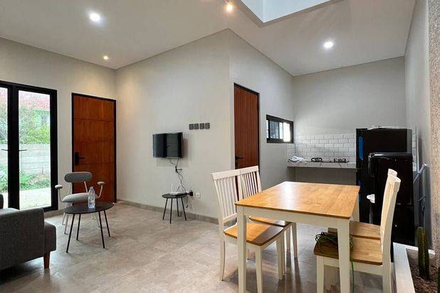Rumah 2 Lantai Furnished Dekat Tol Pamulang