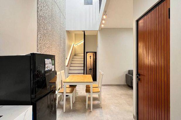 Rumah 2 Lantai Furnished Dekat Tol Pamulang