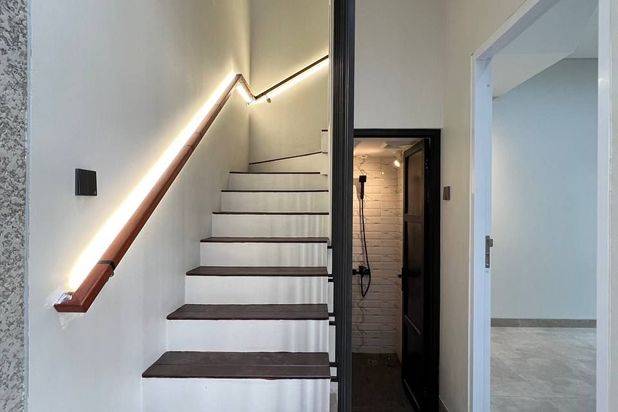 Rumah 2 Lantai Furnished Dekat Tol Pamulang