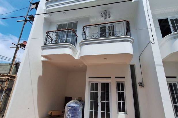 Rumah 2 Lantai Furnished Akses 800 Meter Ke Tol Depok