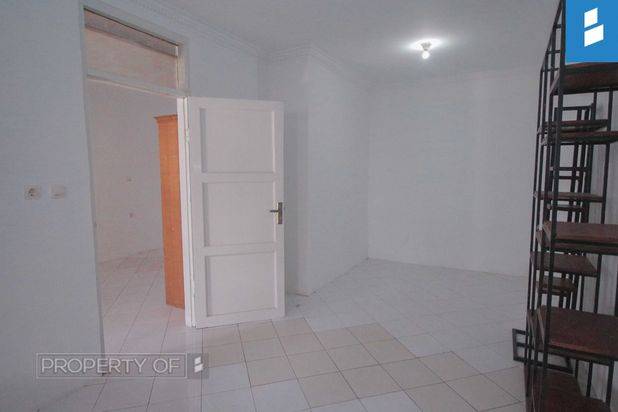 rumah TKI 1 Bandung hadap timur murah sudah renov, ga ada lagi