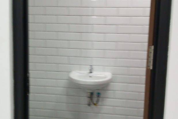 RUMAH BARU PUSAT KOTA HARGA MIRING CUMA 1Man