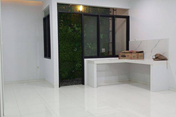 RUMAH BARU PUSAT KOTA HARGA MIRING CUMA 1Man