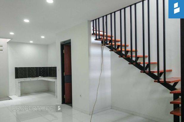 RUMAH BARU PUSAT KOTA HARGA MIRING CUMA 1Man