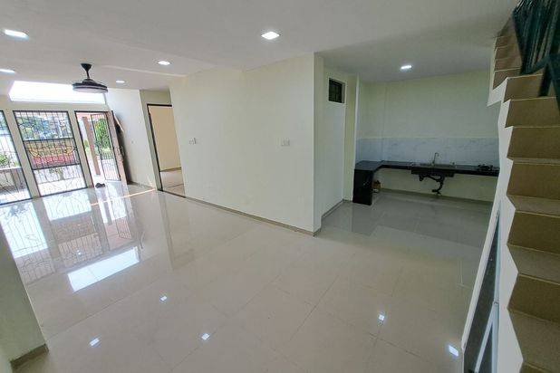 Dijual murah rumah 1½ Lantai full renovasi di Royal Grande batam centre