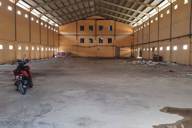 Dijual murah dibawah harga pasaran(lelang) pabrik plastik