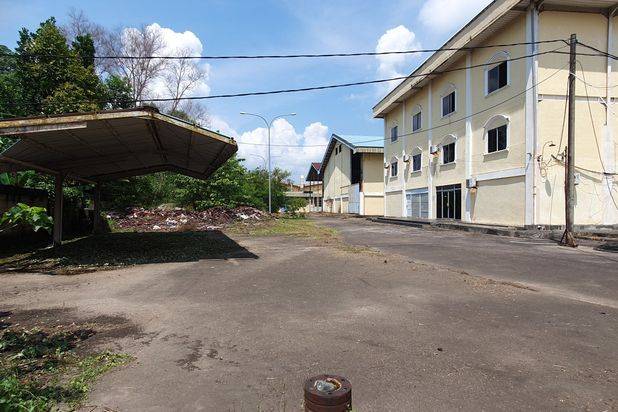 Dijual murah dibawah harga pasaran(lelang) pabrik plastik