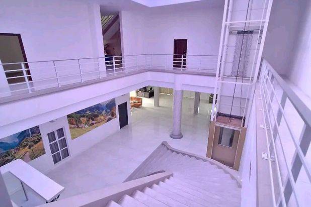 Dijual rumah mewah 2½ Lantai Plam spring Batam centre