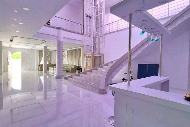 Dijual rumah mewah 2½ Lantai Plam spring Batam centre