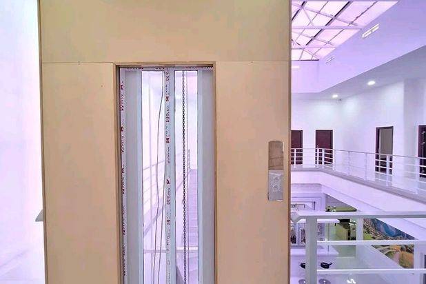 Dijual rumah mewah 2½ Lantai Plam spring Batam centre