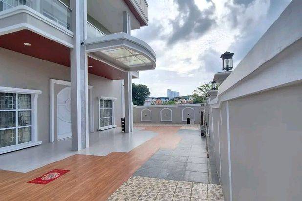 Dijual rumah mewah 2½ Lantai Plam spring Batam centre
