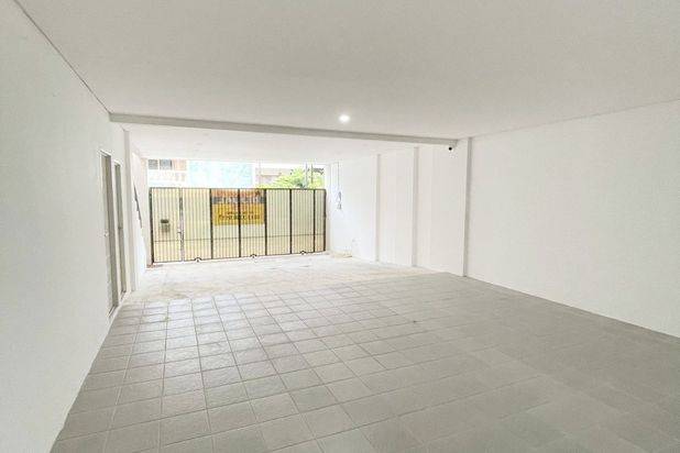 Dijual Cepat! Rumah Modern 4Lantai Jakarta Timur