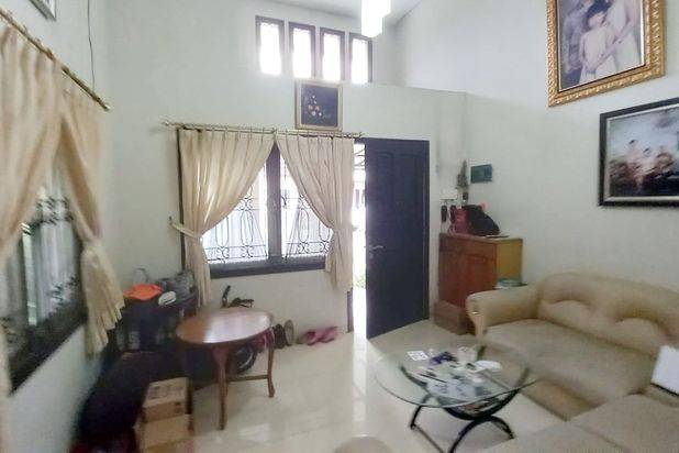 Dijual Cepat!Rumah Hoek di Kota Baru Parahyangan