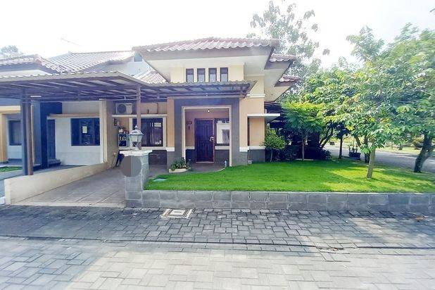 Dijual Cepat!Rumah Hoek di Kota Baru Parahyangan