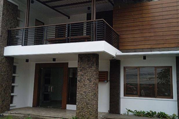 Rumah Pusat Bisnis Komersial Terusan Jalan Jakarta Bandung