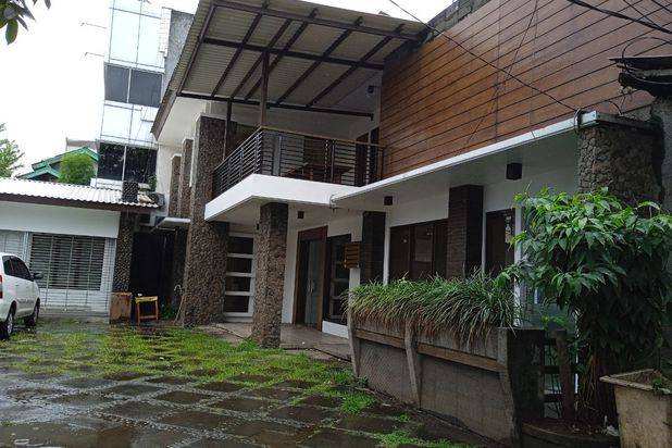 Rumah Pusat Bisnis Komersial Terusan Jalan Jakarta Bandung