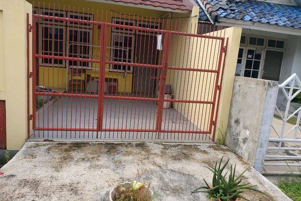 di Cluster delima harapan indah Bekasi barat rumah terawat jual cepat lingkungan cluster rapi transportasi ada akses trans jakarta ,mall,kuliner sekolah hrga sangat bs negoisasi