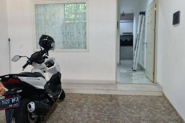 Rumah baru terletak di kota jakarta barat kebutuhan kuliner,sekolah RS,mall transportasi mudah di jangkau MRT,TRANS,COMUTTER,AKSES JALAN TOL DALKOT KE BANDARA ,PUSAT HIBURAN KELUARGA