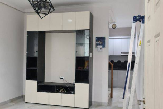 Rumah baru terletak di kota jakarta barat kebutuhan kuliner,sekolah RS,mall transportasi mudah di jangkau MRT,TRANS,COMUTTER,AKSES JALAN TOL DALKOT KE BANDARA ,PUSAT HIBURAN KELUARGA