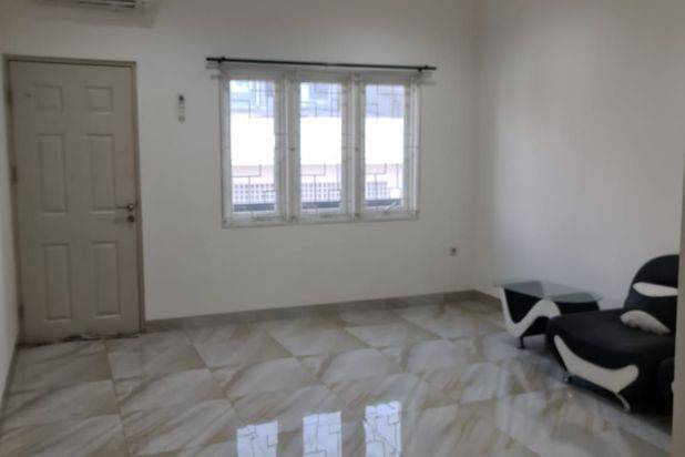 Rumah baru terletak di kota jakarta barat kebutuhan kuliner,sekolah RS,mall transportasi mudah di jangkau MRT,TRANS,COMUTTER,AKSES JALAN TOL DALKOT KE BANDARA ,PUSAT HIBURAN KELUARGA