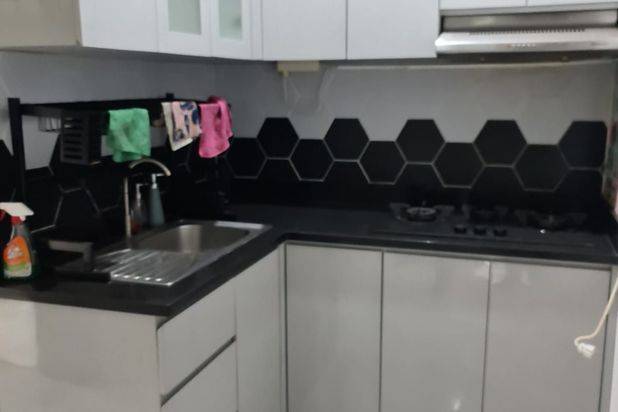 Rumah baru terletak di kota jakarta barat kebutuhan kuliner,sekolah RS,mall transportasi mudah di jangkau MRT,TRANS,COMUTTER,AKSES JALAN TOL DALKOT KE BANDARA ,PUSAT HIBURAN KELUARGA