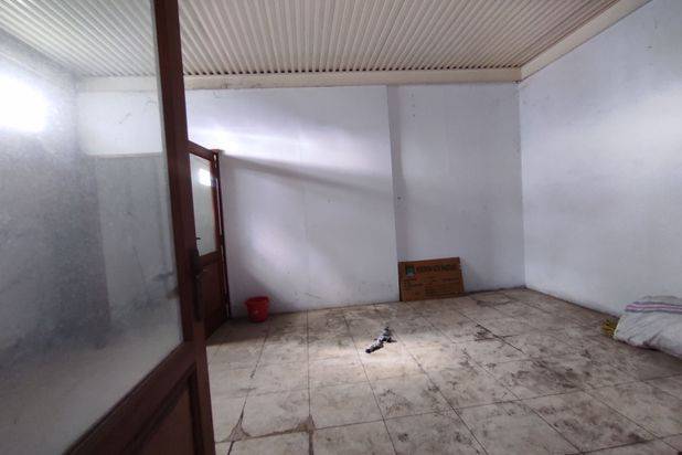 *JARANG ADA LAHAN LUAS GUDANG SIAP PAKAI DALAM KOMPLEK PERGUDANGAN DAANMOGOT*
Luas tanah 2.200 (40x55)
Luas bangunan 1.584 m2
(33 x 48)
Shgb 2028
Container 40feet
Izin Industri
Ada security
office 2lt
Harga sewa pertahun Rp 800 juta blm pajak