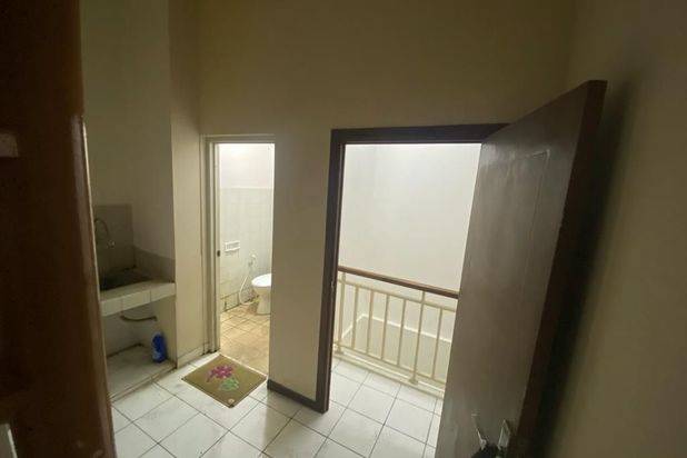 Ruko terletak di komplek perkantoran dekat ke trasnportasi trans jakarta,area bisnis,jakarta barat cocok untuk kantor