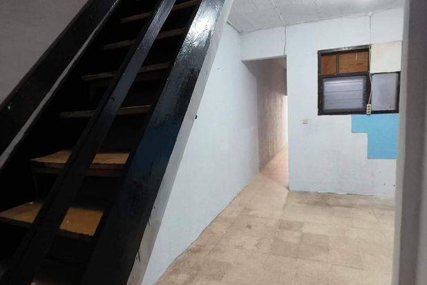 Hunian lama terawat dan perlu renovasi keunggulan jalan utama cocok buat usaha & tinggal area kuliner,konveksi jakarta barat dekat ke jalan.tol.dalam.kota
