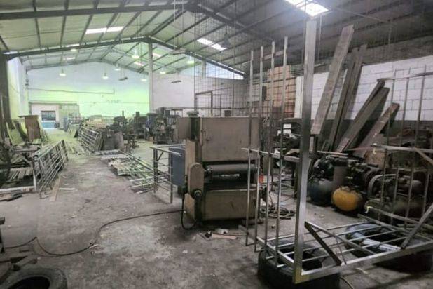 Pabrik, Kantor Dan Rumah Tinggal di Komplek Industri Kopo Bandung