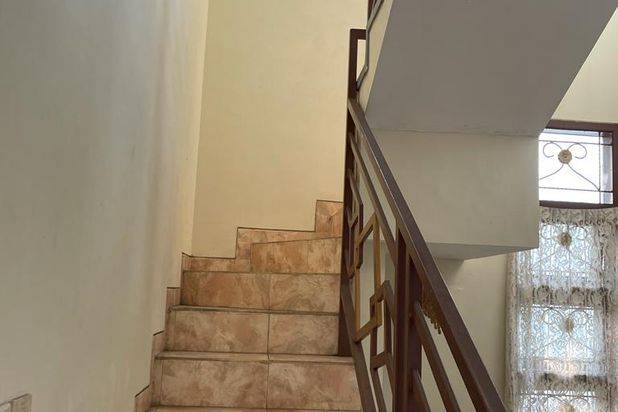 Dijual Cepat Rumah Hook 2 Lantai di Jl. Papa Papa, Malang