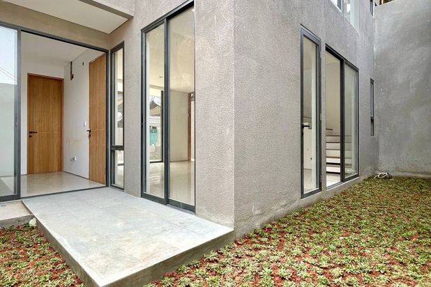 Townhouse Siap Huni di Pondok Indah Jakarta Selatan