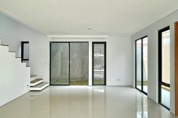Townhouse Siap Huni di Pondok Indah Jakarta Selatan