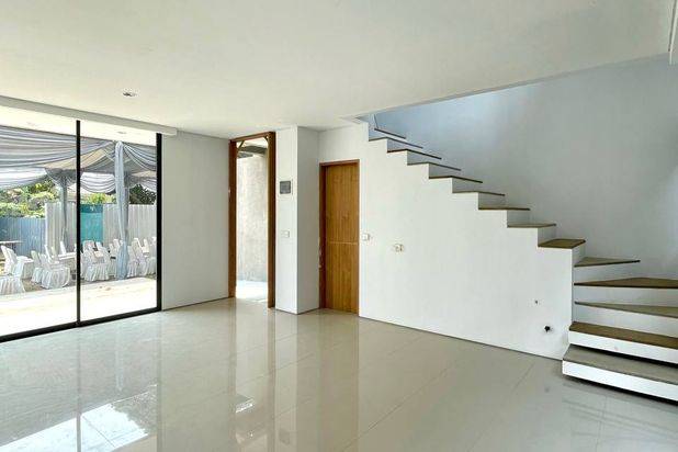 Townhouse Siap Huni di Pondok Indah Jakarta Selatan
