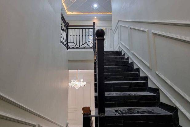 Rumah 3 Lantai Baru Unfurnished SHM di Jagakarsa, Jakarta Selatan