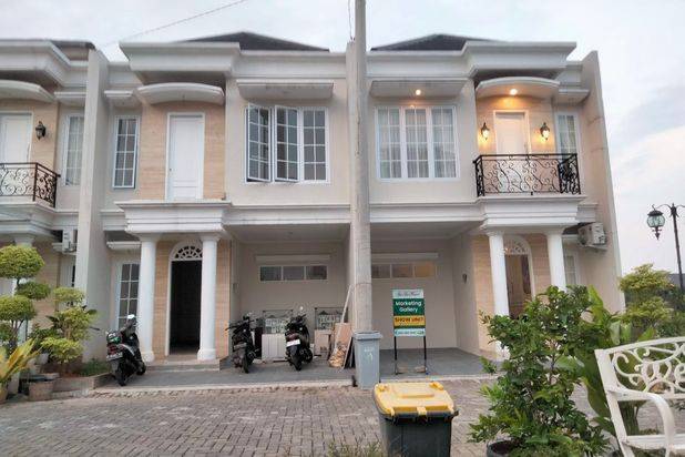 Rumah Mewah Ready Dan Inden Lokasi Strategis Depan Lapangan Terbang Pondok Cabe