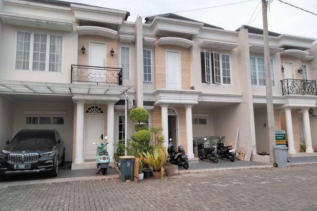 Rumah Mewah Ready Dan Inden Lokasi Strategis Depan Lapangan Terbang Pondok Cabe