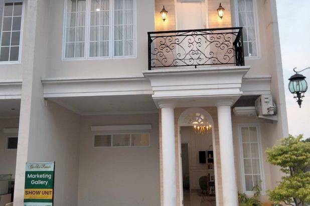 Rumah Mewah Ready Dan Inden Lokasi Strategis Depan Lapangan Terbang Pondok Cabe